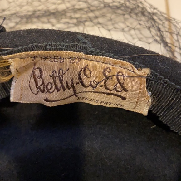 Vintage Betty Co Ed Pillbox hat for collection - Picture 8 of 10